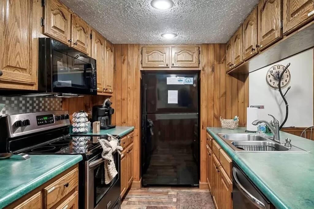 Beary Peaceful Smokies Retreat: Hot-tub & Pools Pigeon Forge