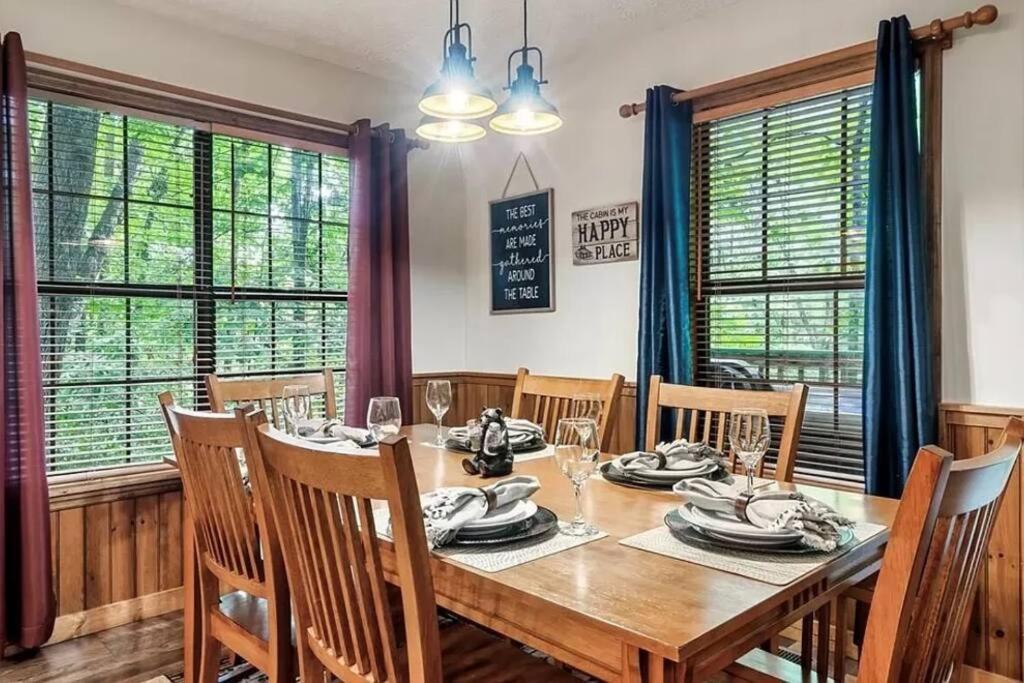 Beary Peaceful Smokies Retreat: Hot-tub & Pools Chalet Pigeon Forge