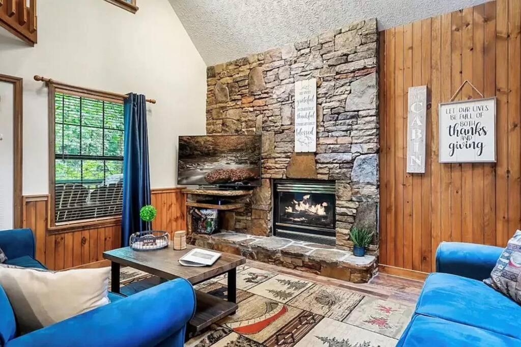 Chalet Beary Peaceful Smokies Retreat: Hot-tub & Pools Pigeon Forge