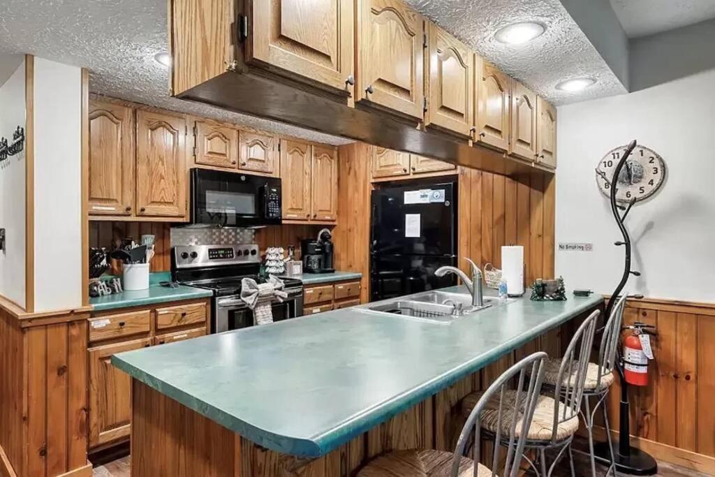 Beary Peaceful Smokies Retreat: Hot-tub & Pools Chalet *