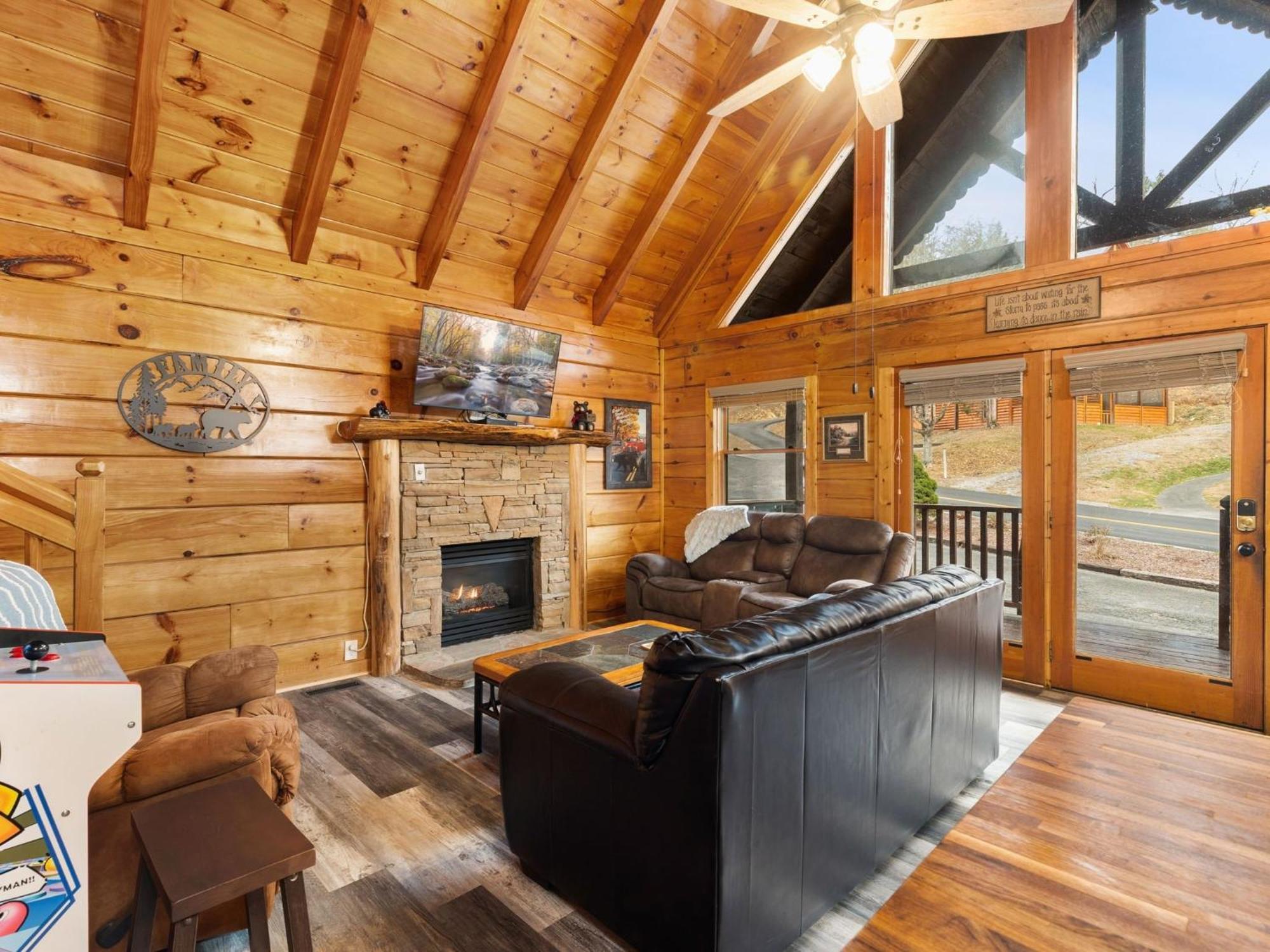 Er40 - The Bear Pause -great Location,,,close To The Action! Pigeon Forge