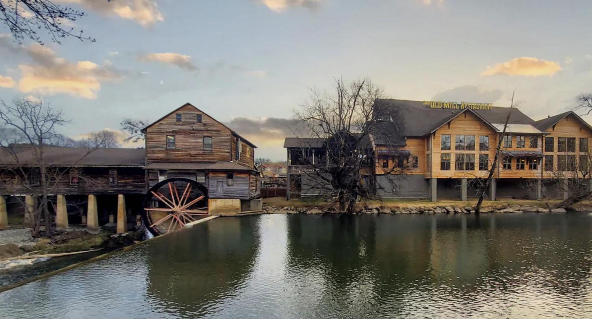 Modern Mountain Hideaway-secluded, Close To Town Holiday home Pigeon Forge