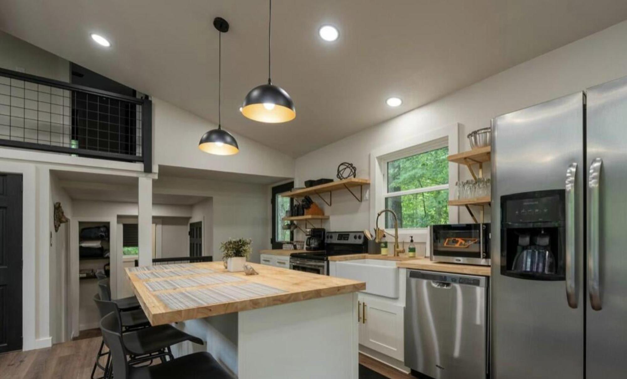 Modern Mountain Hideaway-secluded, Close To Town Holiday home Pigeon Forge