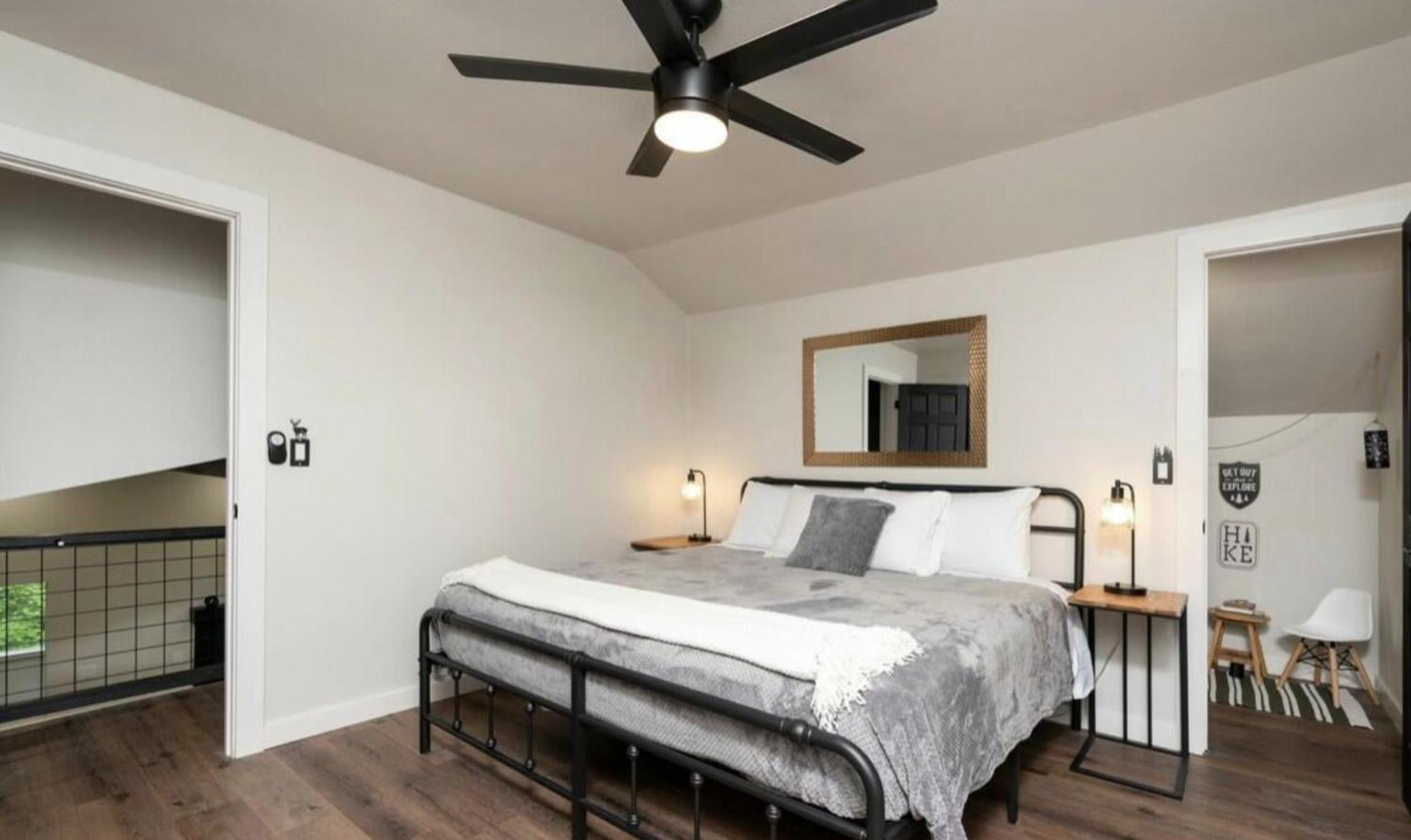 Modern Mountain Hideaway-secluded, Close To Town Holiday home Pigeon Forge