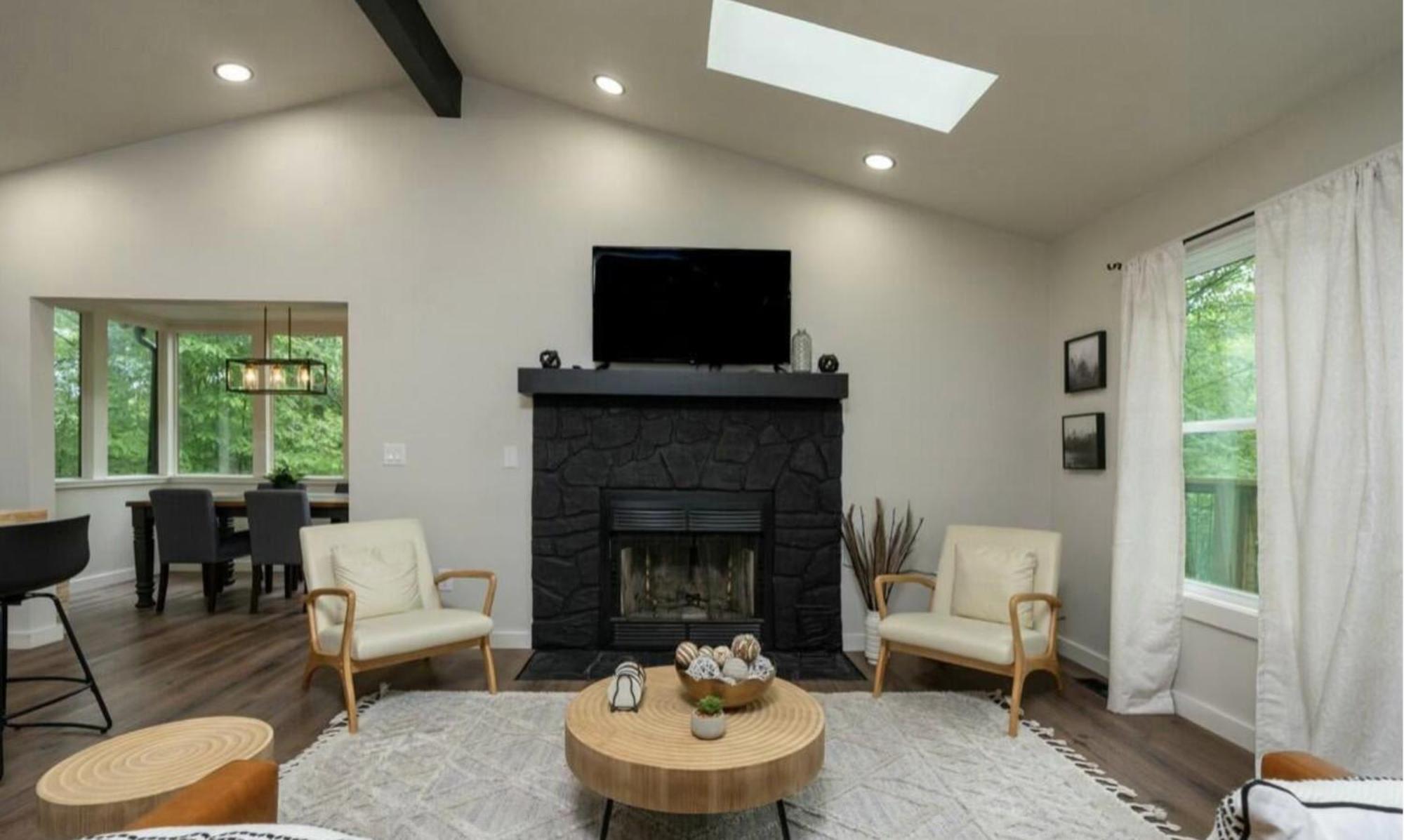 Modern Mountain Hideaway-secluded, Close To Town Holiday home *