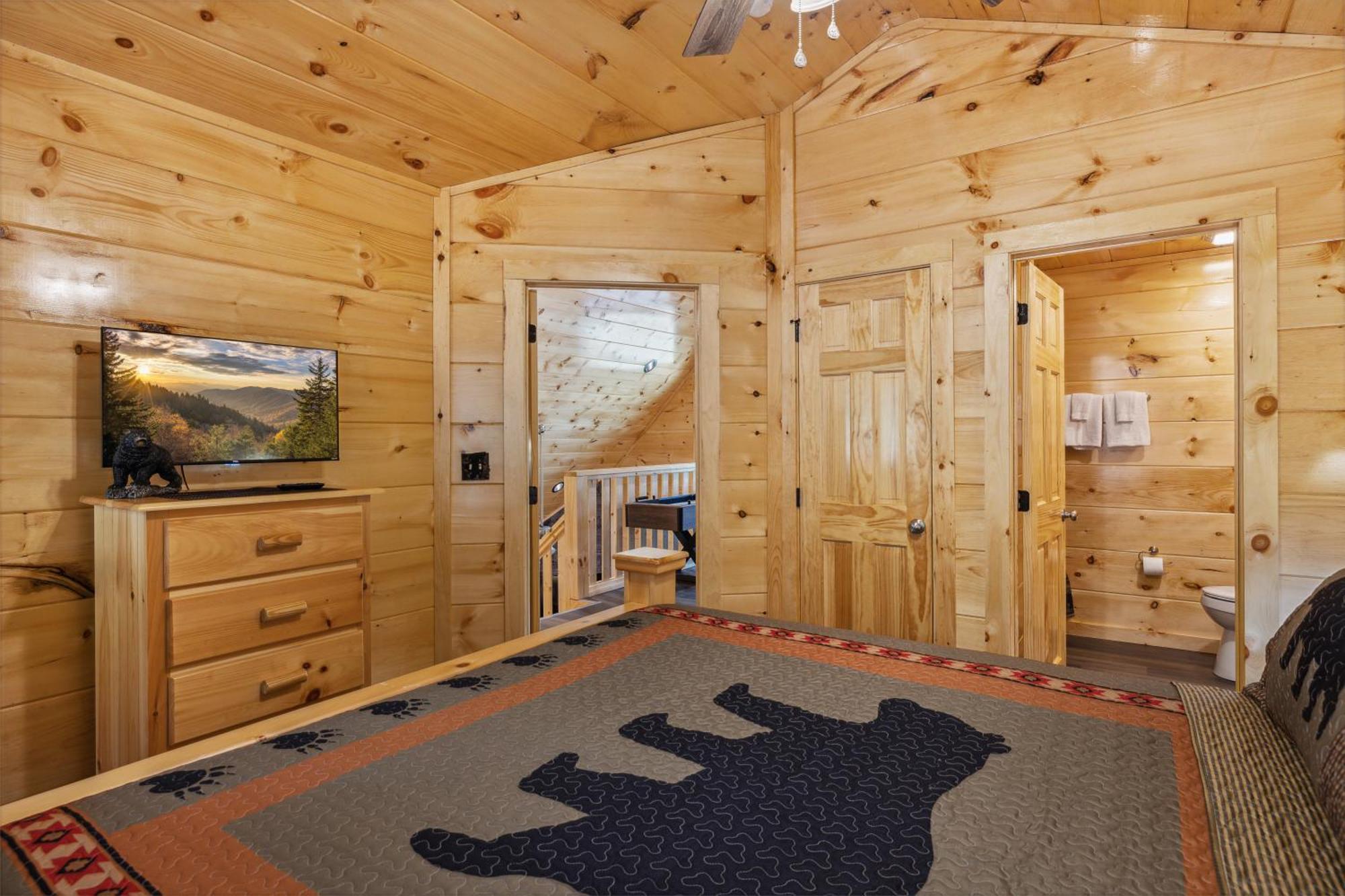 On Blackbeary Hill A Cozy 3 Bedroom Perfect For A Getaway In An Enchanting Forest Setting