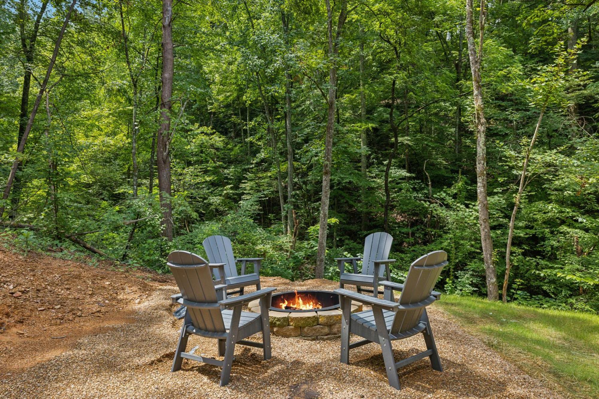 Holiday home On Blackbeary Hill A Cozy 3 Bedroom Perfect For A Getaway In An Enchanting Forest Setting *