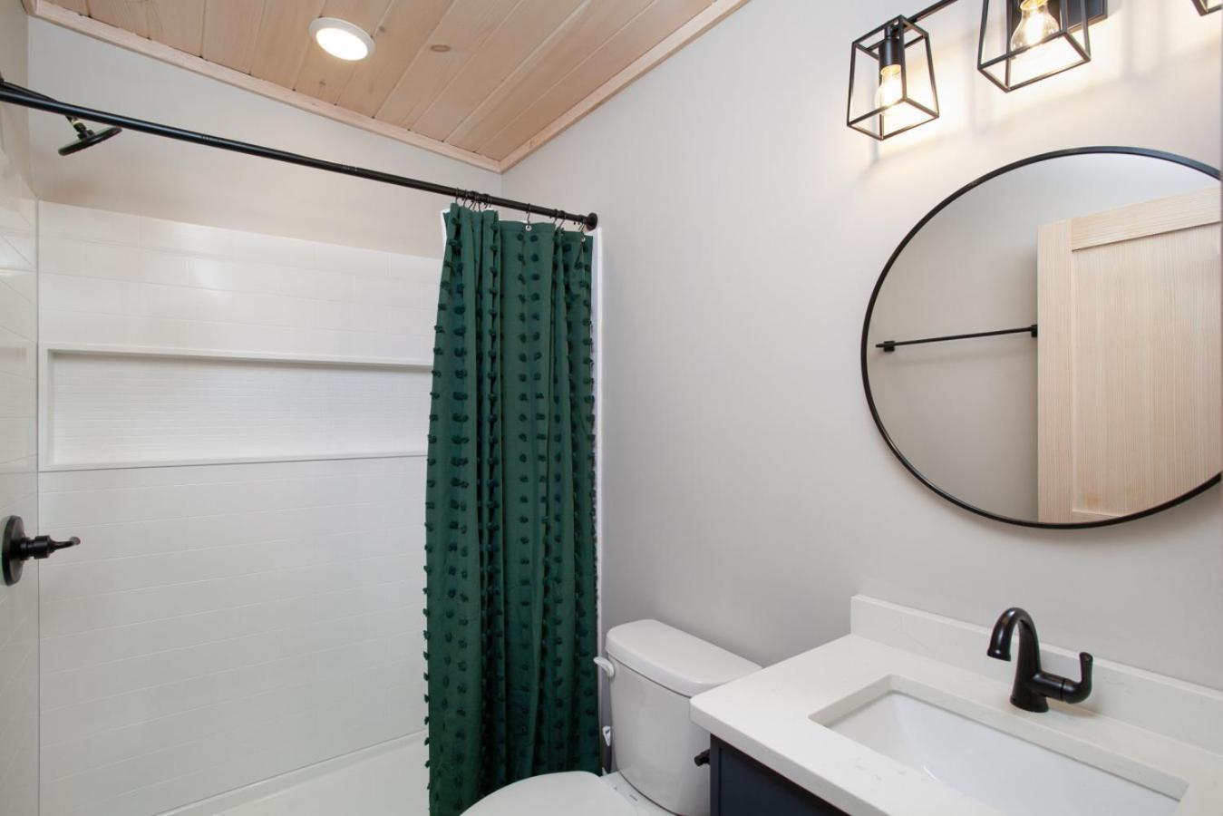 Stunning Heights Retreat Hot Tub, Mtn Views And Holiday home *