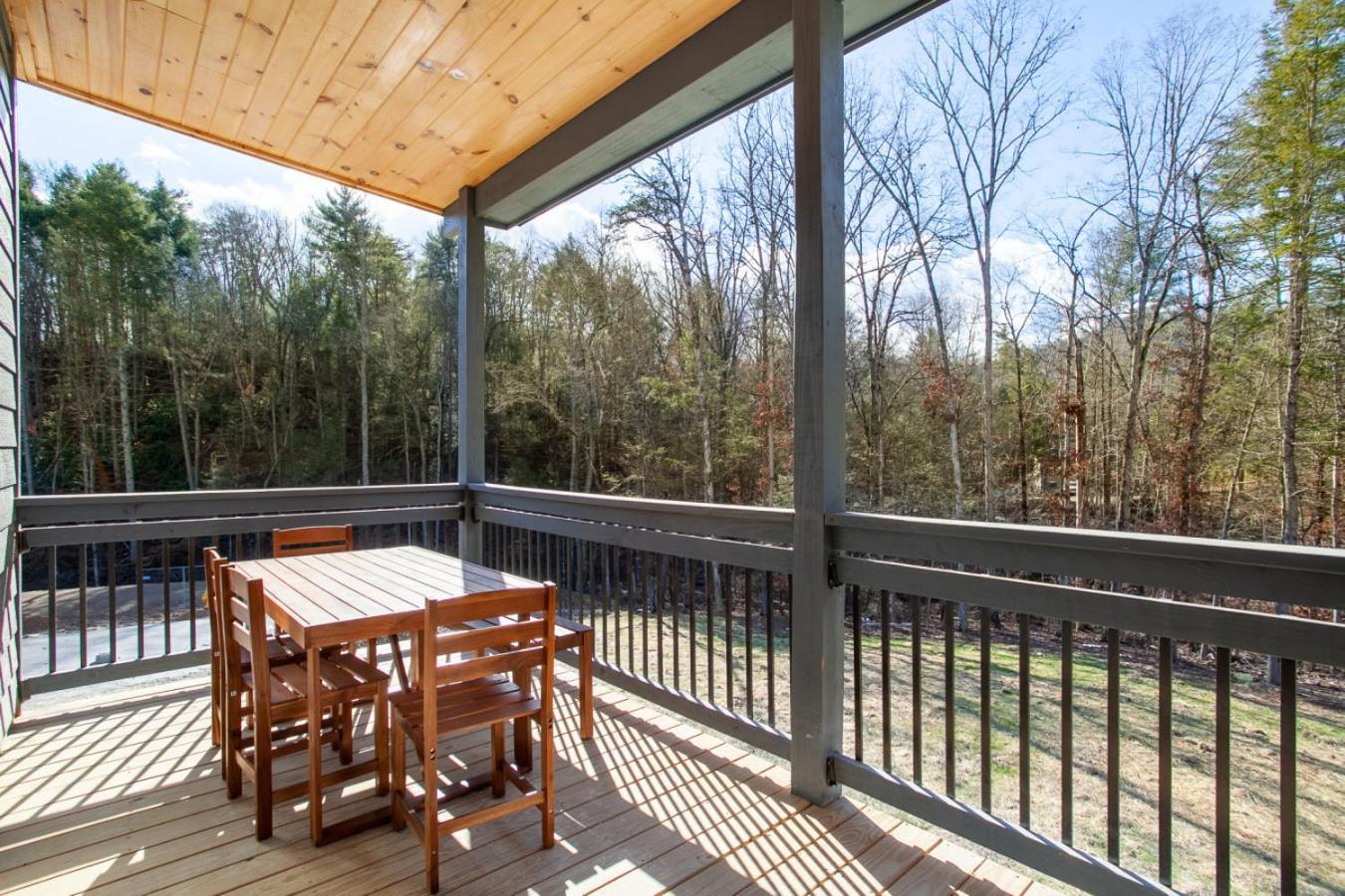 Stunning Heights Retreat Hot Tub, Mtn Views And Holiday home Pigeon Forge