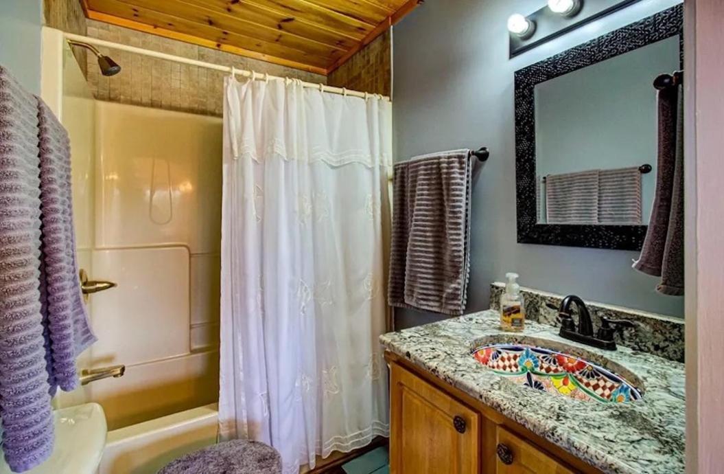 Chalet Luxurious Cabin, W/ Hottub, Easydrive, Arcade Game, Panoramic Views Pigeon Forge