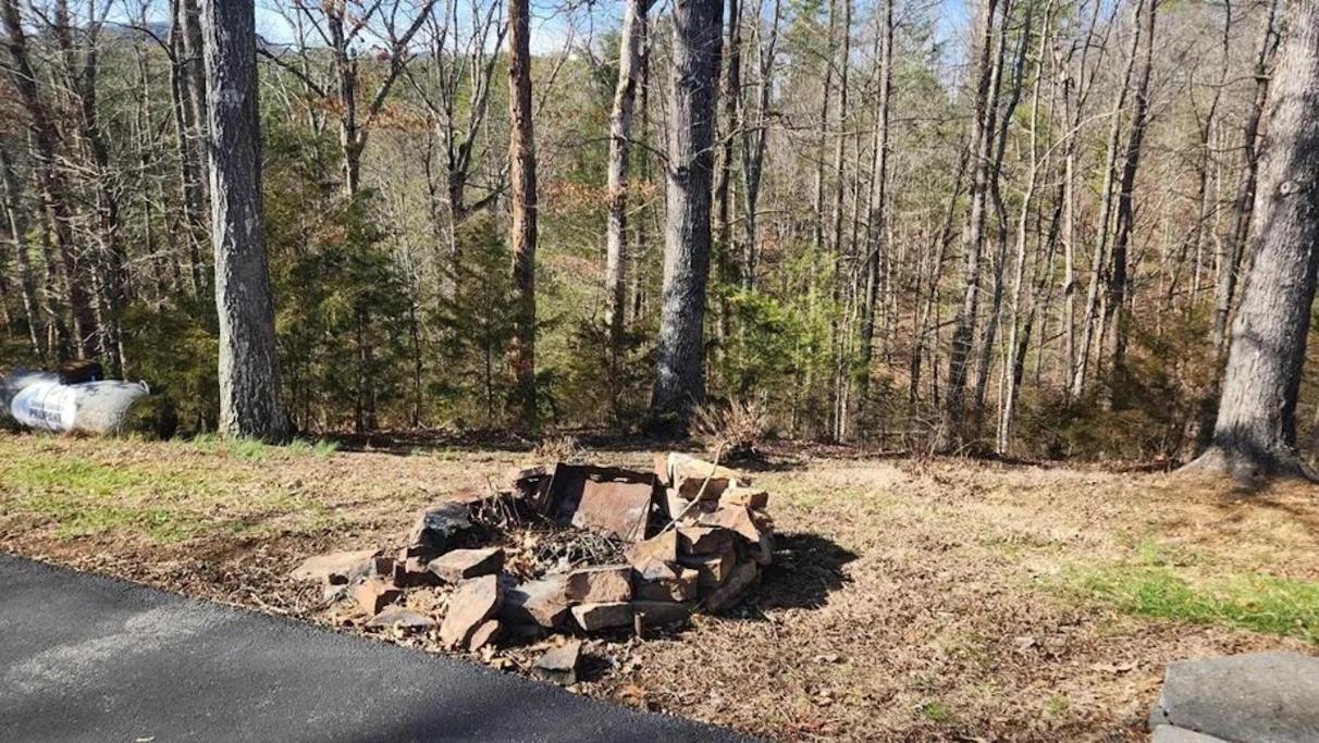Luxurious Cabin, W/ Hottub, Easydrive, Arcade Game, Panoramic Views * Pigeon Forge