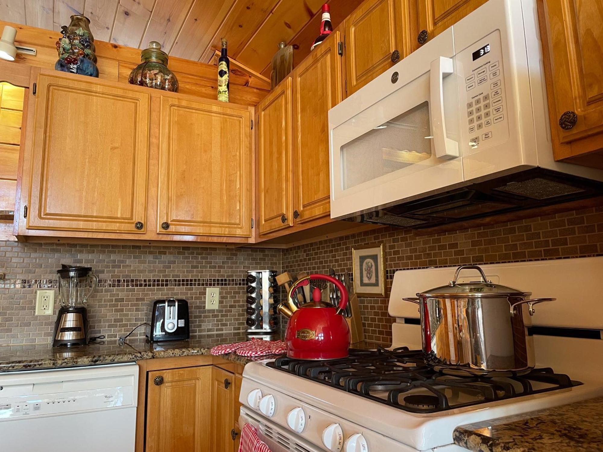 Chalet Luxurious Cabin, W/ Hottub, Easydrive, Arcade Game, Panoramic Views Pigeon Forge
