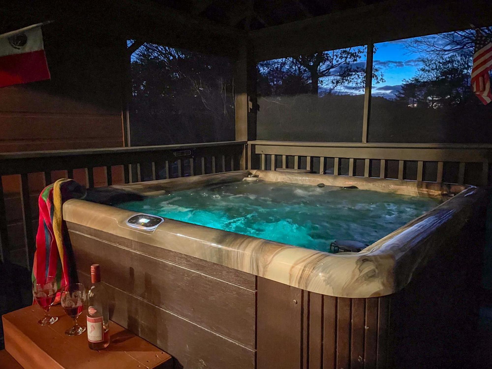 Chalet Luxurious Cabin, W/ Hottub, Easydrive, Arcade Game, Panoramic Views