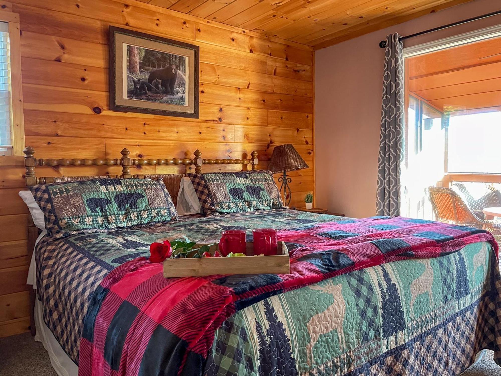 Luxurious Cabin, W/ Hottub, Easydrive, Arcade Game, Panoramic Views Chalet *