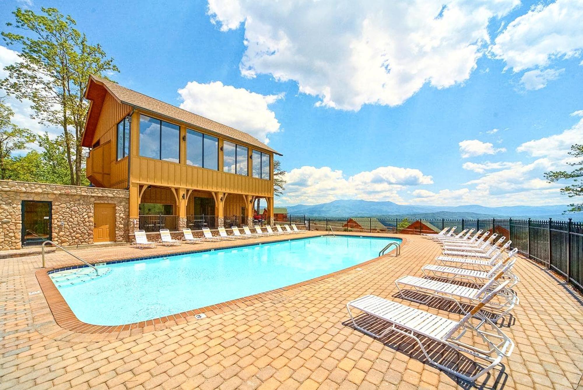 Hillbilly Highrise * Pigeon Forge
