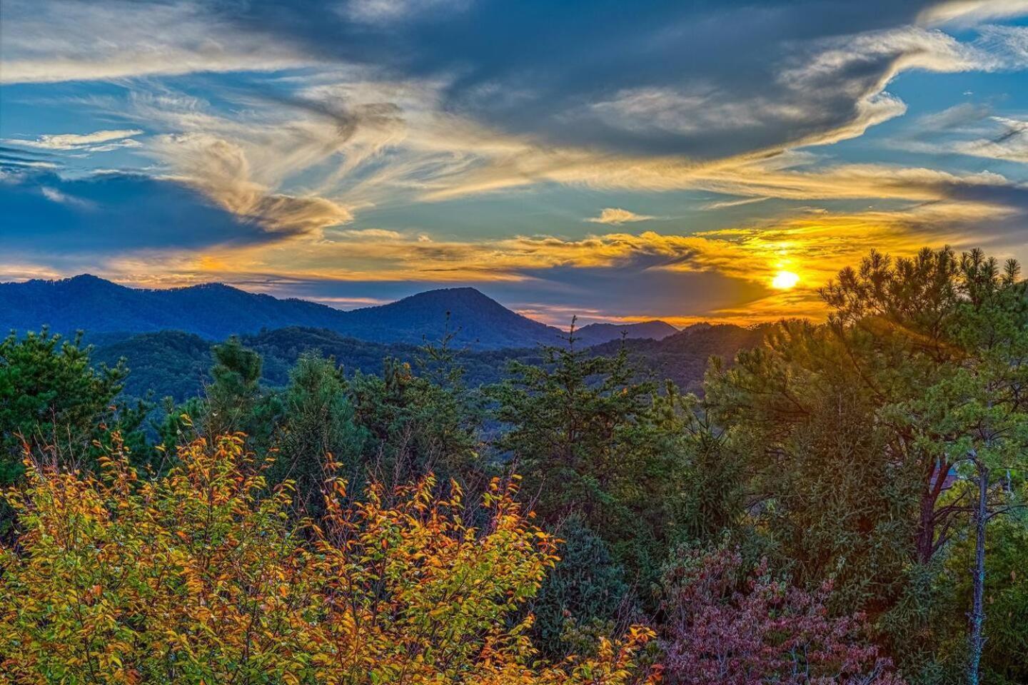 Belltop: Mountaintop Retreat With Views In Tn Holiday home Pigeon Forge