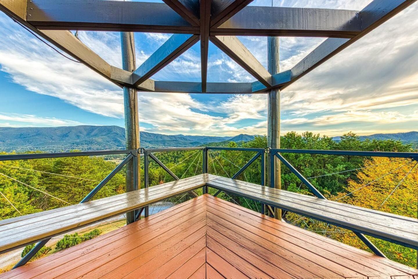 Belltop: Mountaintop Retreat With Views In Tn