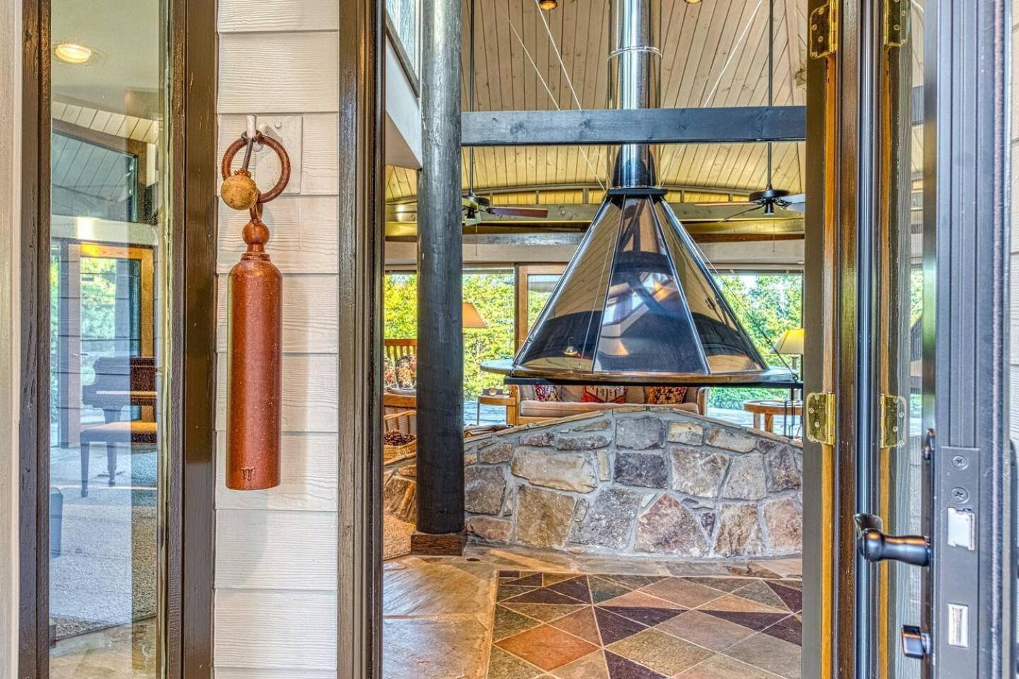 Belltop: Mountaintop Retreat With Views In Tn Holiday home