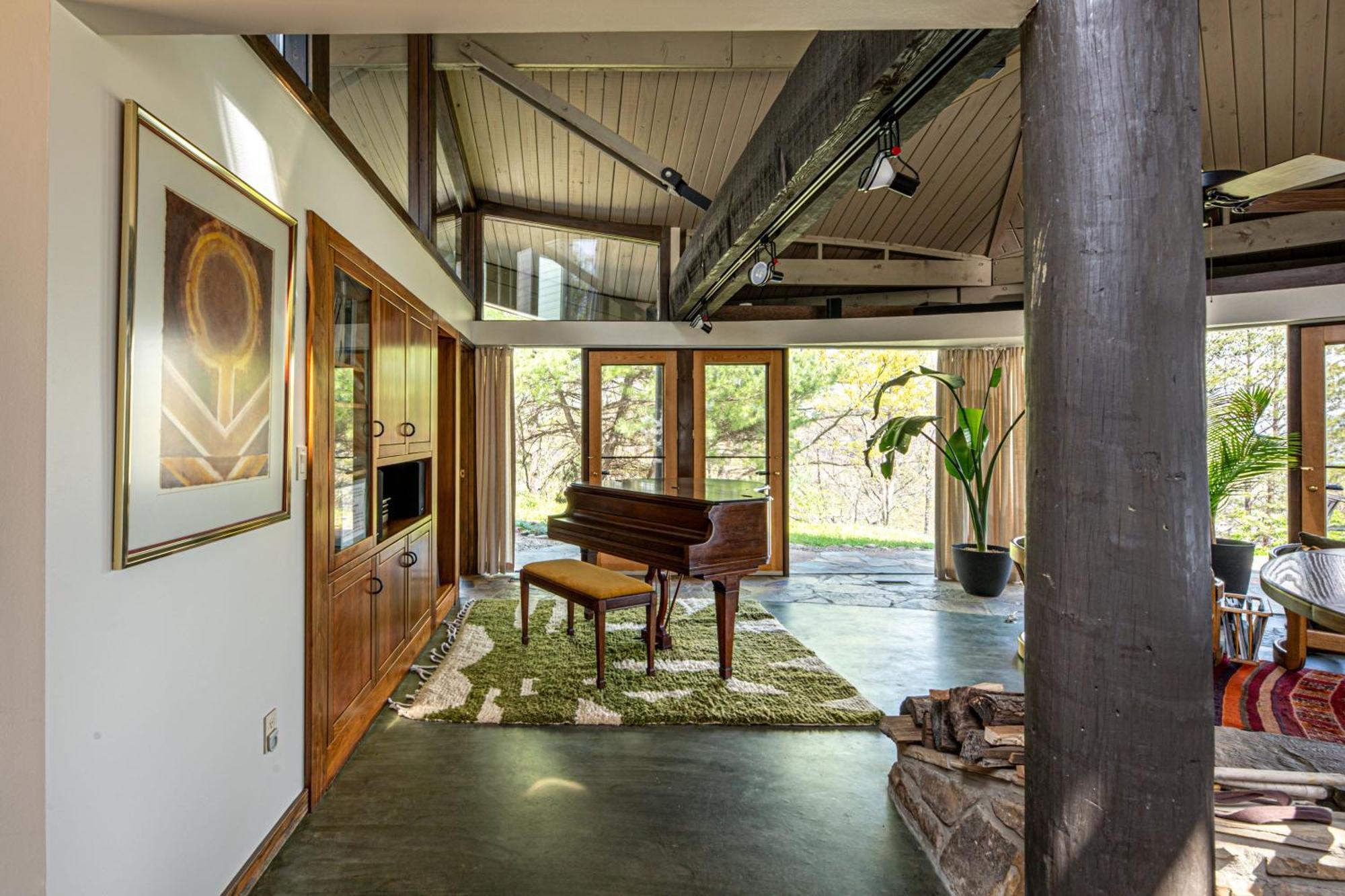 Belltop: Mountaintop Retreat With Views In Tn