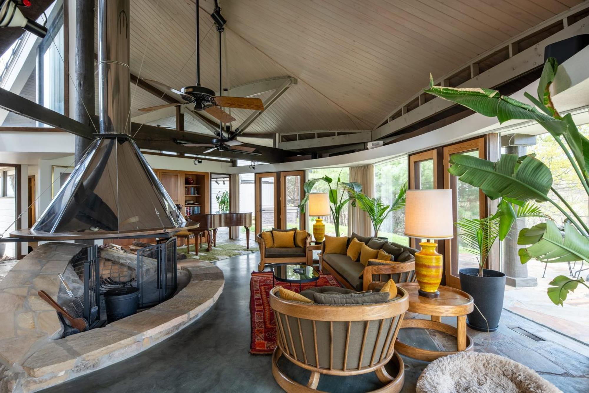 Holiday home Belltop: Mountaintop Retreat With Views In Tn *