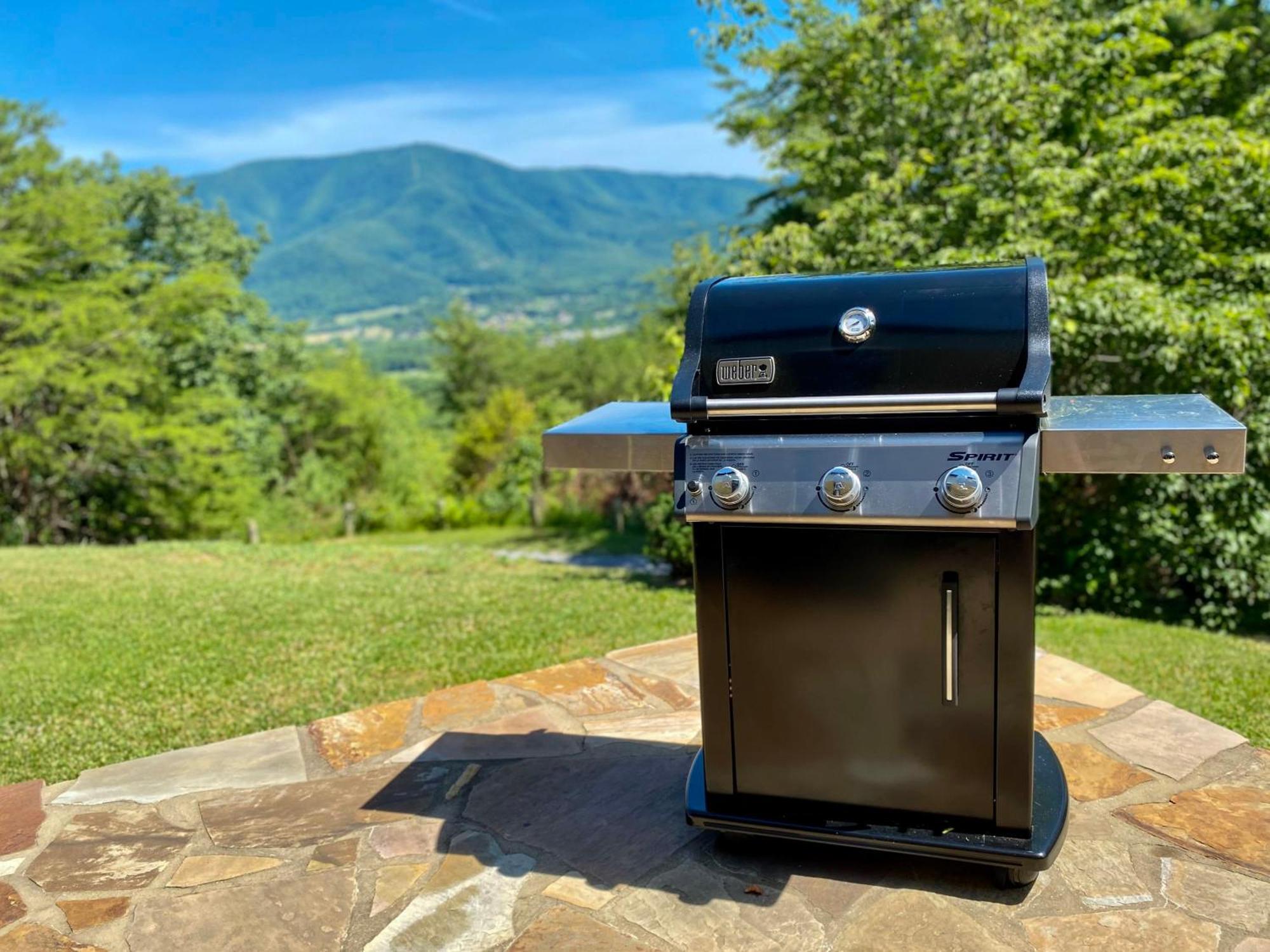 Belltop: Mountaintop Retreat With Views In Tn Pigeon Forge