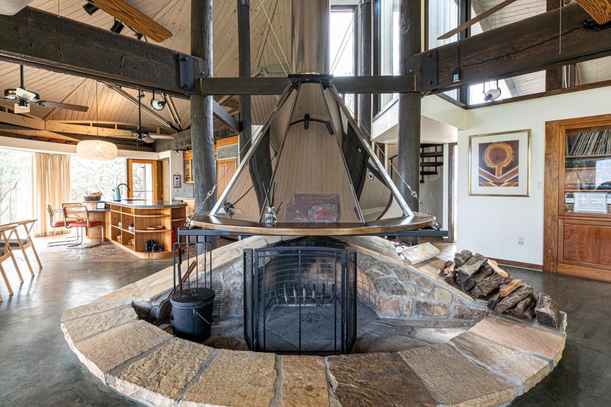 Belltop: Mountaintop Retreat With Views In Tn