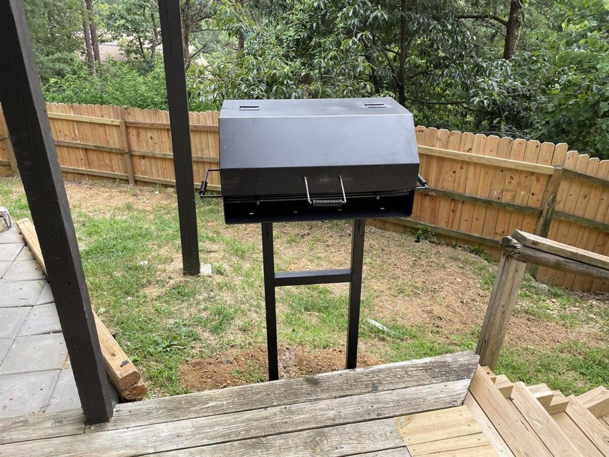 Whiskey Ridge 3 Bdrm Cabin-firepit, Fenced Yard, Hot Tub *