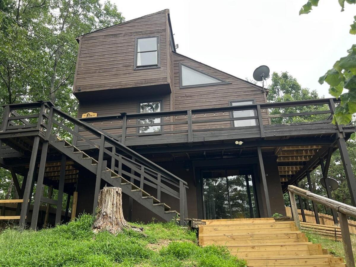 Whiskey Ridge 3 Bdrm Cabin-firepit, Fenced Yard, Hot Tub Holiday home *