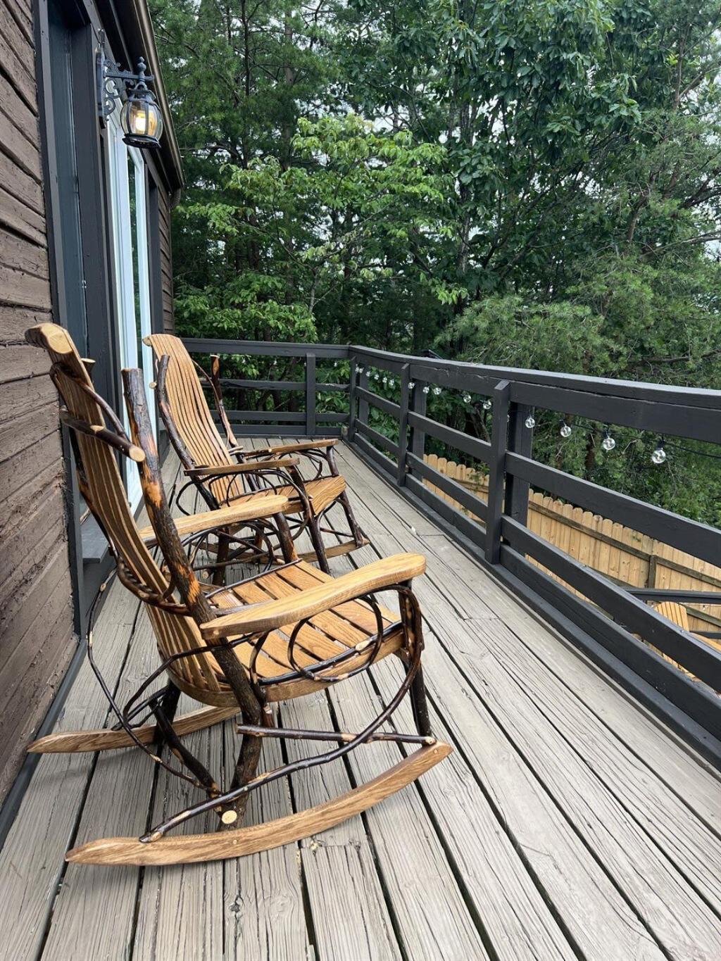 Holiday home Whiskey Ridge 3 Bdrm Cabin-firepit, Fenced Yard, Hot Tub
