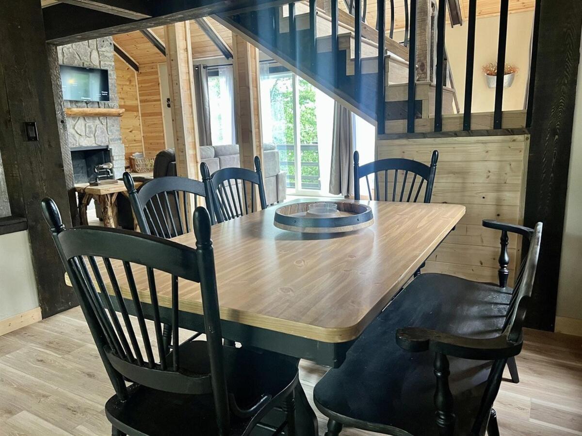 Whiskey Ridge 3 Bdrm Cabin-firepit, Fenced Yard, Hot Tub Holiday home