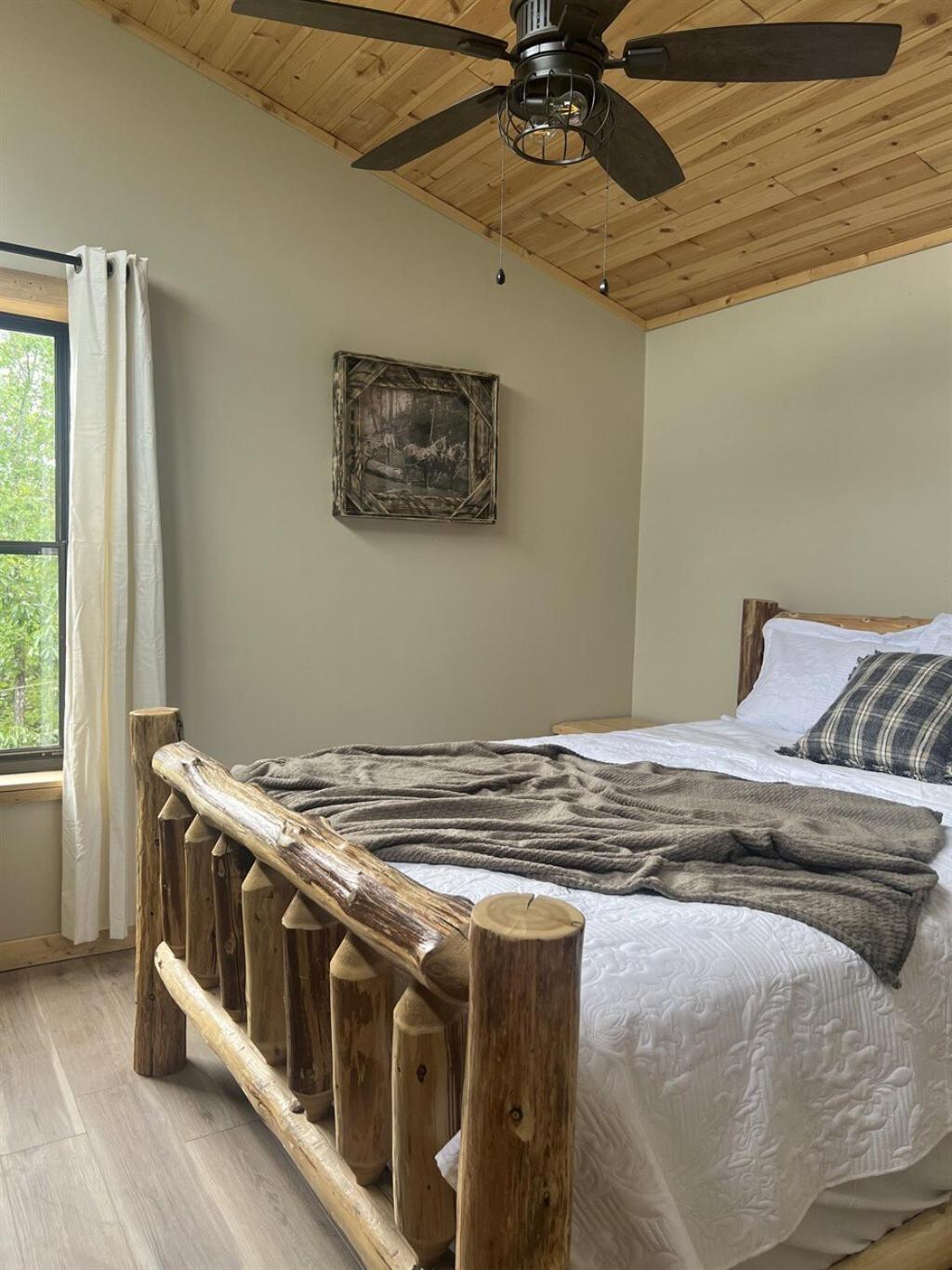 Whiskey Ridge 3 Bdrm Cabin-firepit, Fenced Yard, Hot Tub Holiday home