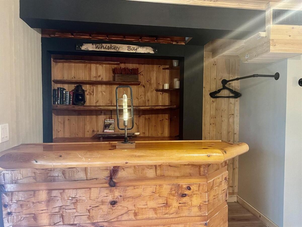 Holiday home Whiskey Ridge 3 Bdrm Cabin-firepit, Fenced Yard, Hot Tub