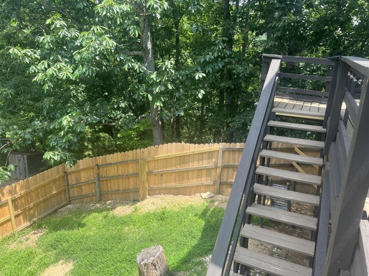 Whiskey Ridge 3 Bdrm Cabin-firepit, Fenced Yard, Hot Tub Pigeon Forge