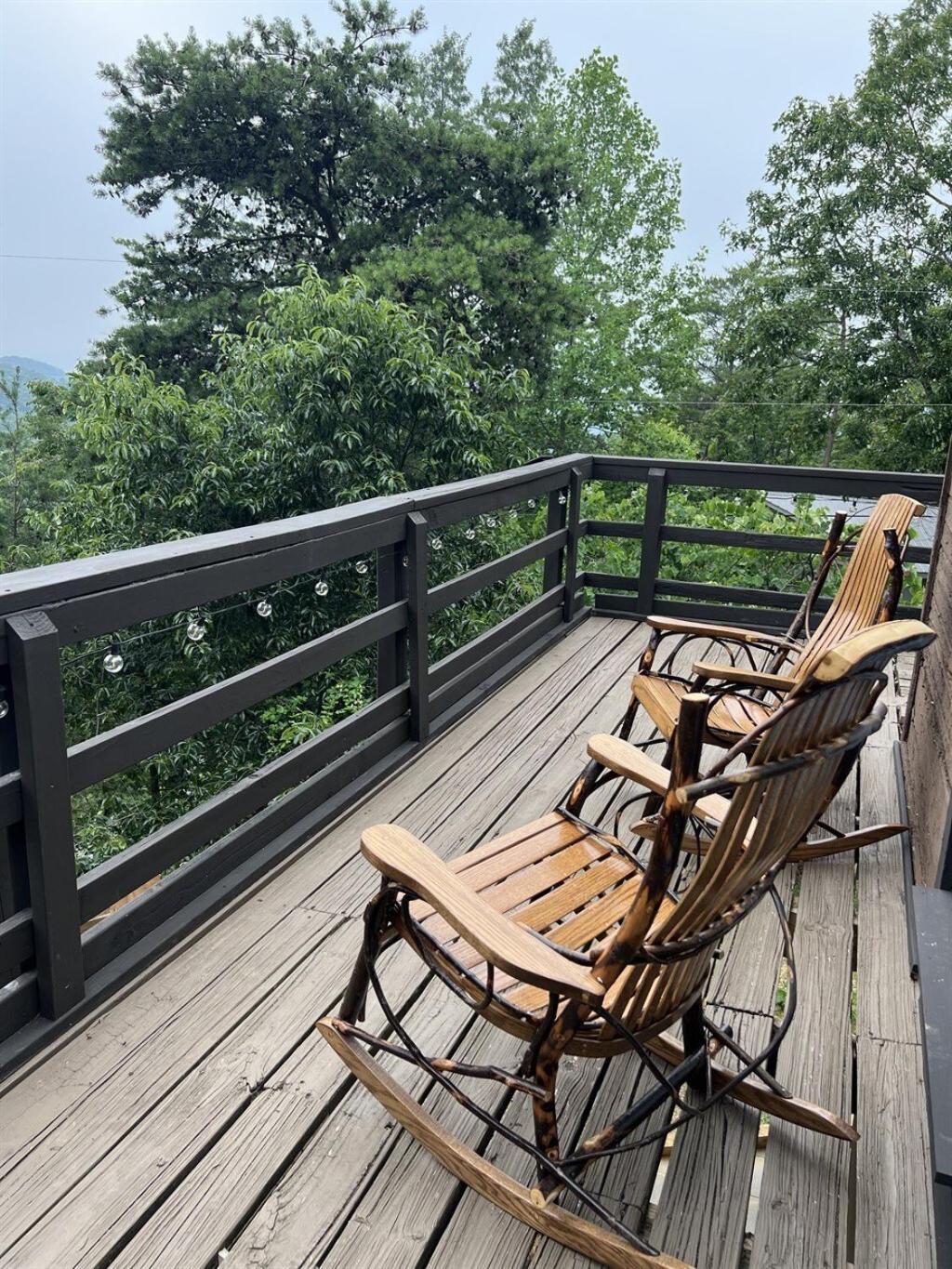 Whiskey Ridge 3 Bdrm Cabin-firepit, Fenced Yard, Hot Tub Holiday home