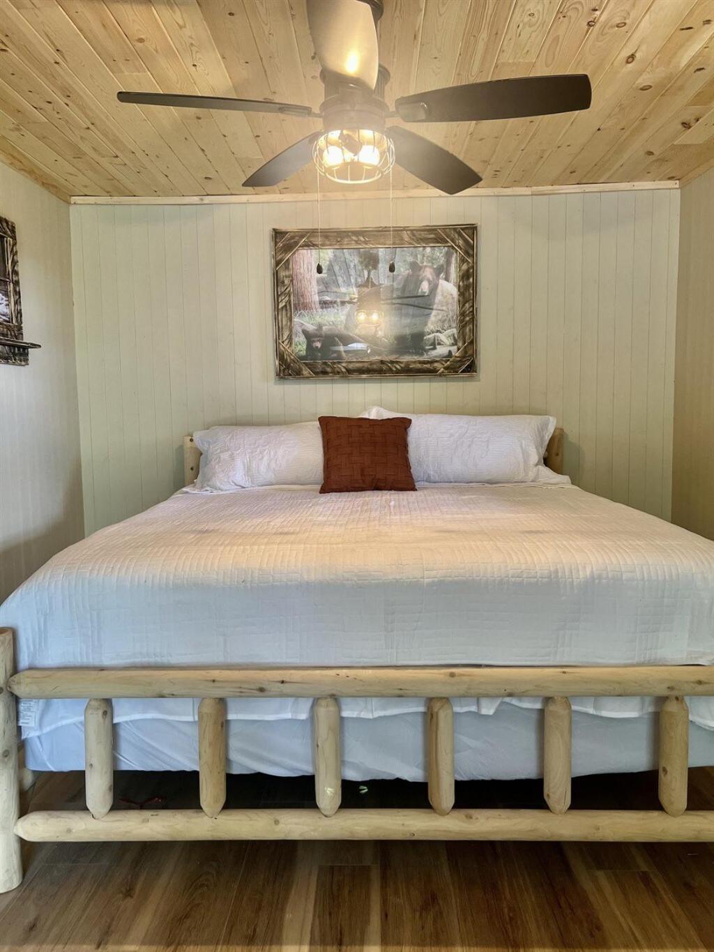 Holiday home Whiskey Ridge 3 Bdrm Cabin-firepit, Fenced Yard, Hot Tub *