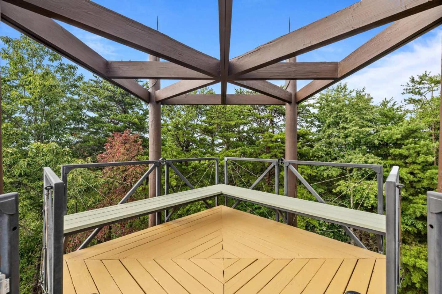 Belltop: Mountaintop Retreat With Views In Tn