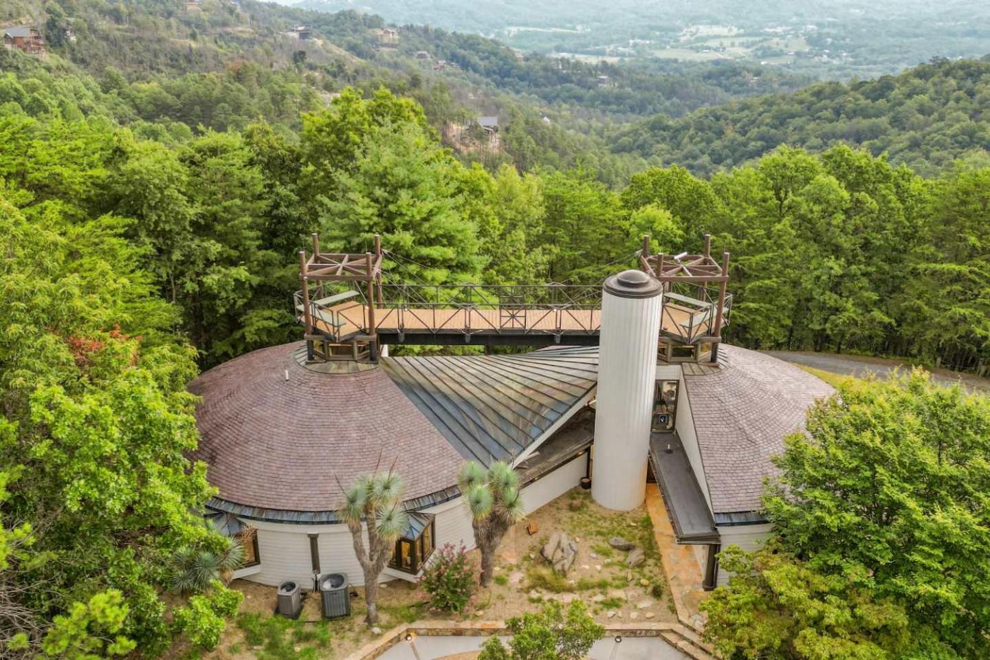 Belltop: Mountaintop Retreat With Views In Tn