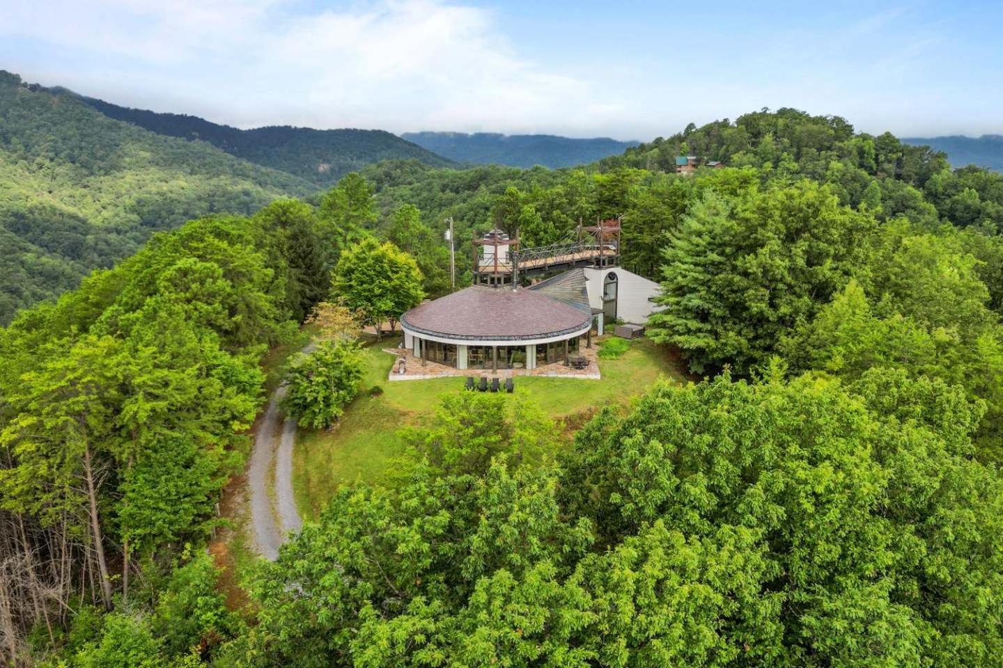 Holiday home Belltop: Mountaintop Retreat With Views In Tn *