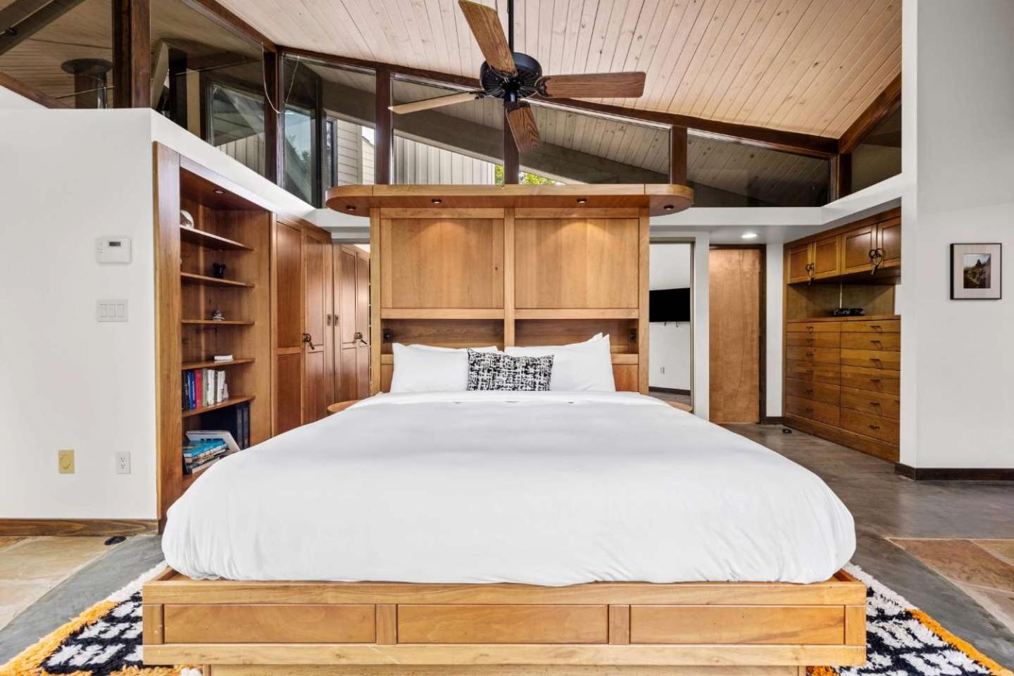 Belltop: Mountaintop Retreat With Views In Tn