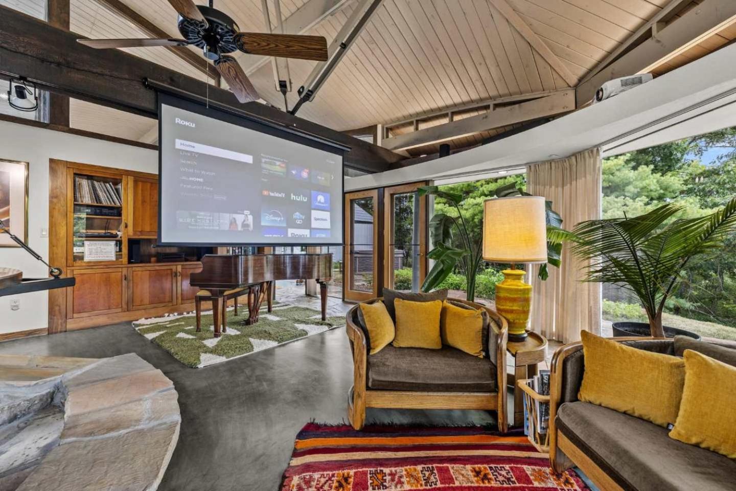 Belltop: Mountaintop Retreat With Views In Tn Holiday home Pigeon Forge