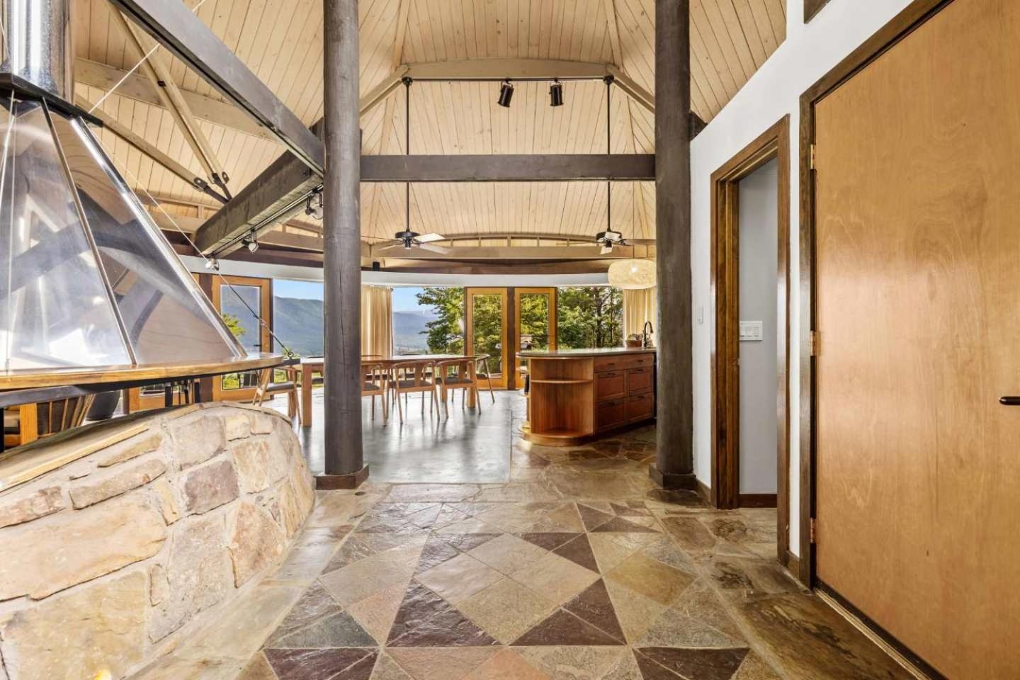 Holiday home Belltop: Mountaintop Retreat With Views In Tn *