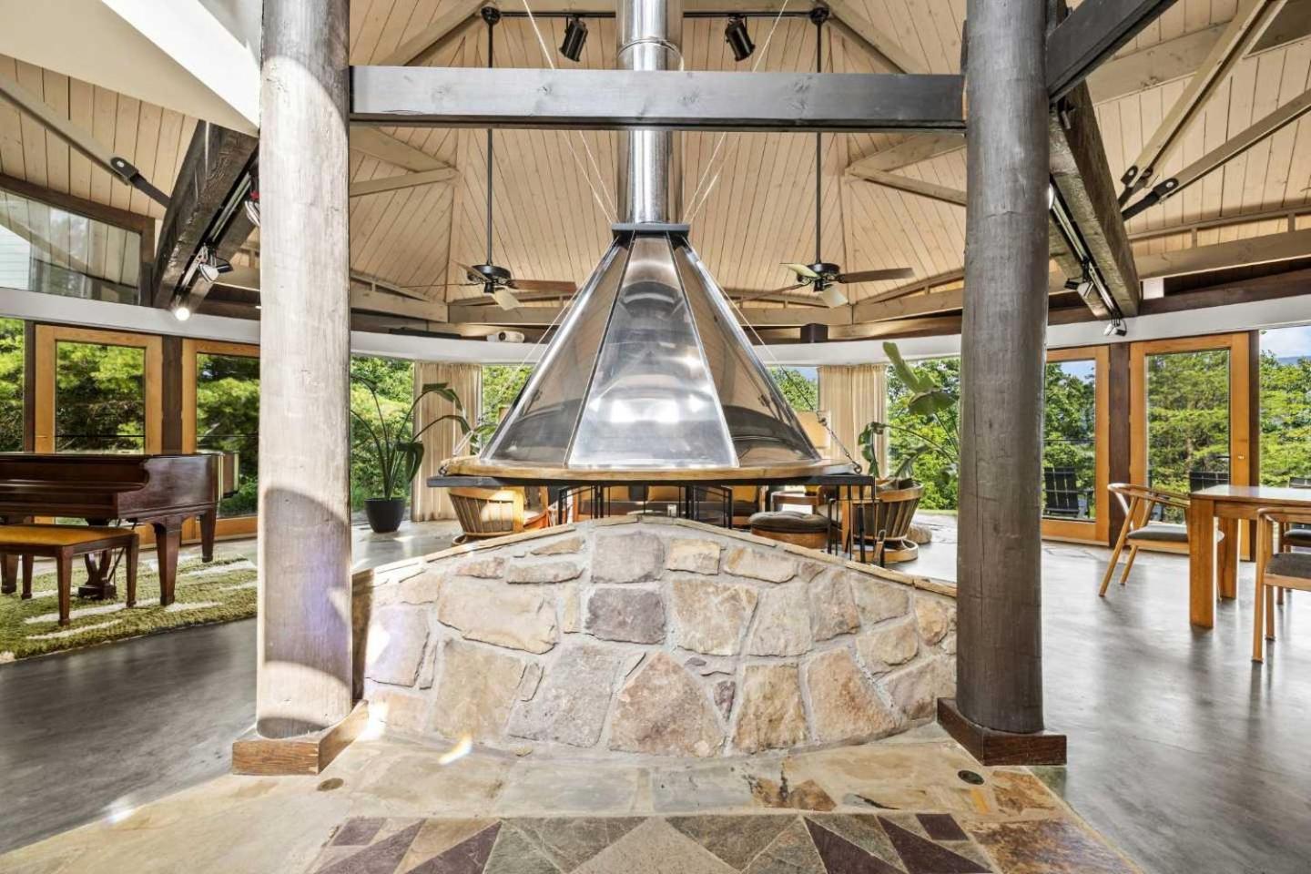 Belltop: Mountaintop Retreat With Views In Tn Holiday home Pigeon Forge