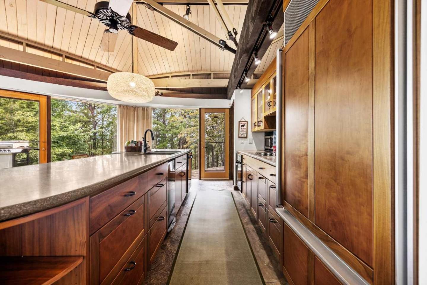 Holiday home Belltop: Mountaintop Retreat With Views In Tn