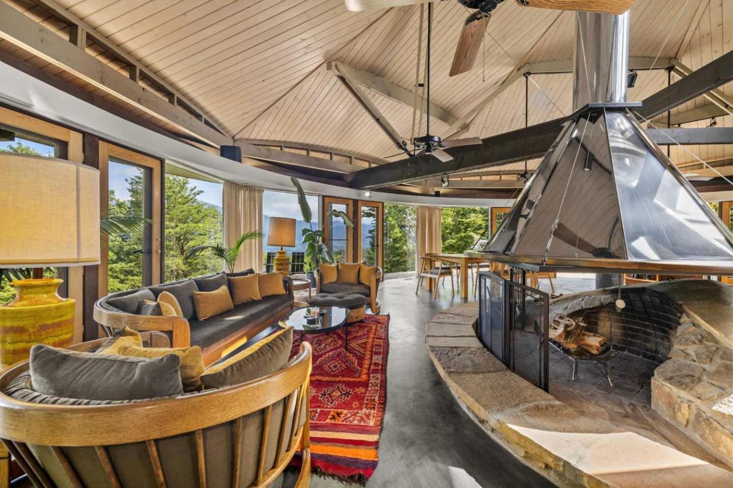 Holiday home Belltop: Mountaintop Retreat With Views In Tn *