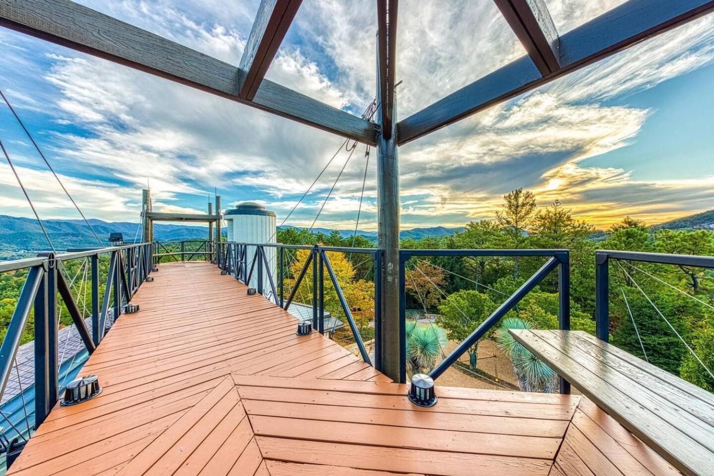 Belltop: Mountaintop Retreat With Views In Tn Holiday home Pigeon Forge