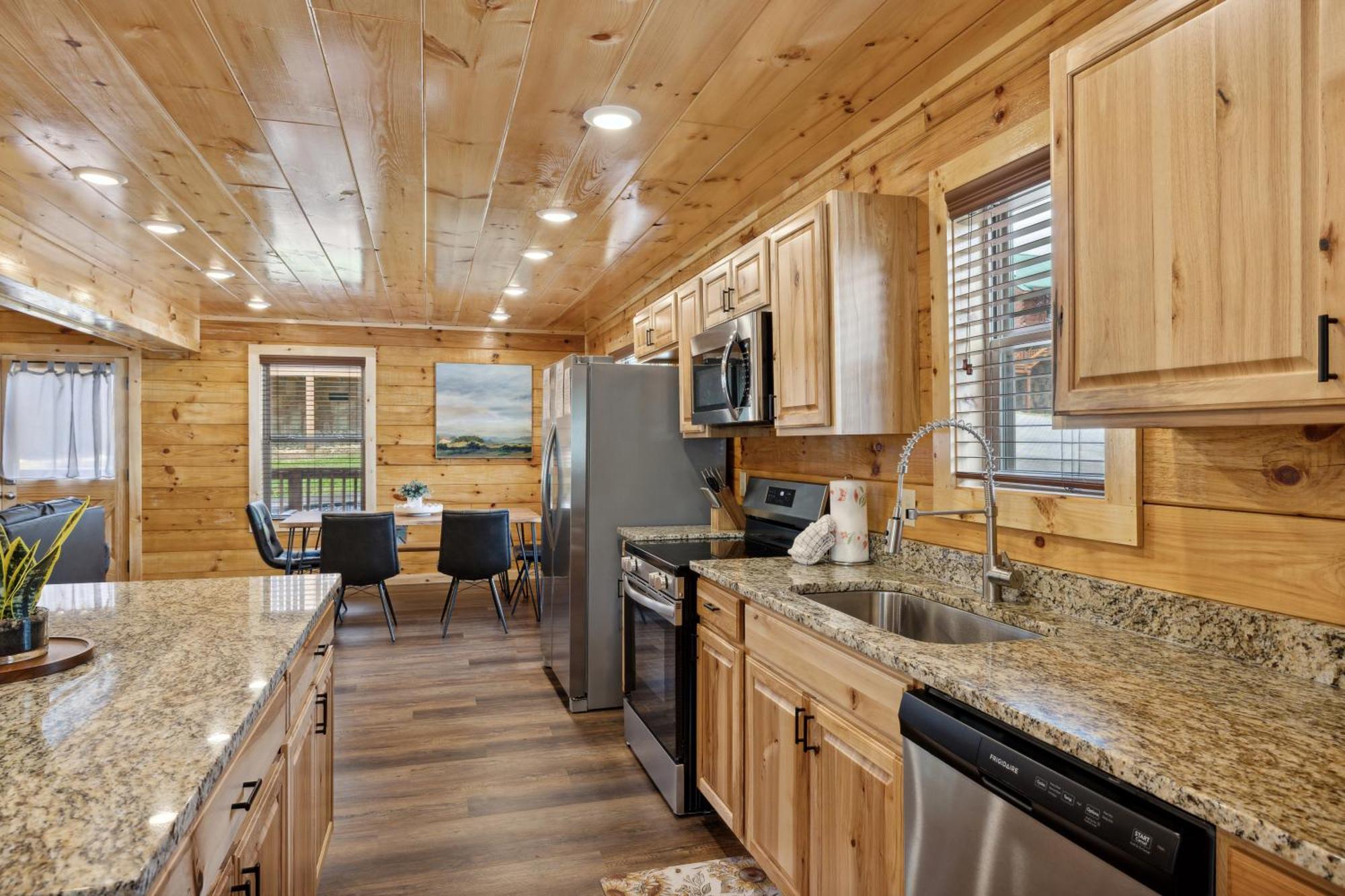 Are My Sunshine - 3 Bedroom - Downtown Pigeon Forge!! Holiday home