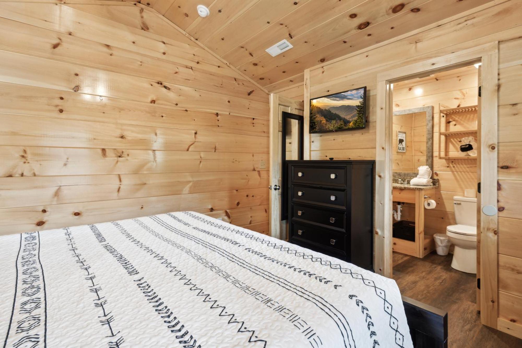 Amazing Grace - Newly Built - 3 Bedroom - Less Than 2 Miles From The Island Holiday home Pigeon Forge