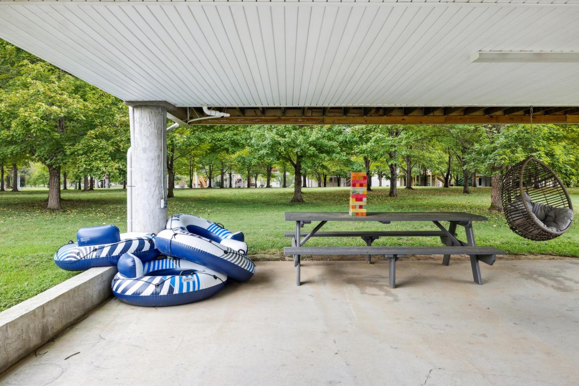 Charming 2 Bed Oasis With River Access Hot Tub And Outdoor Fun Sleeps 6 Comfortably
