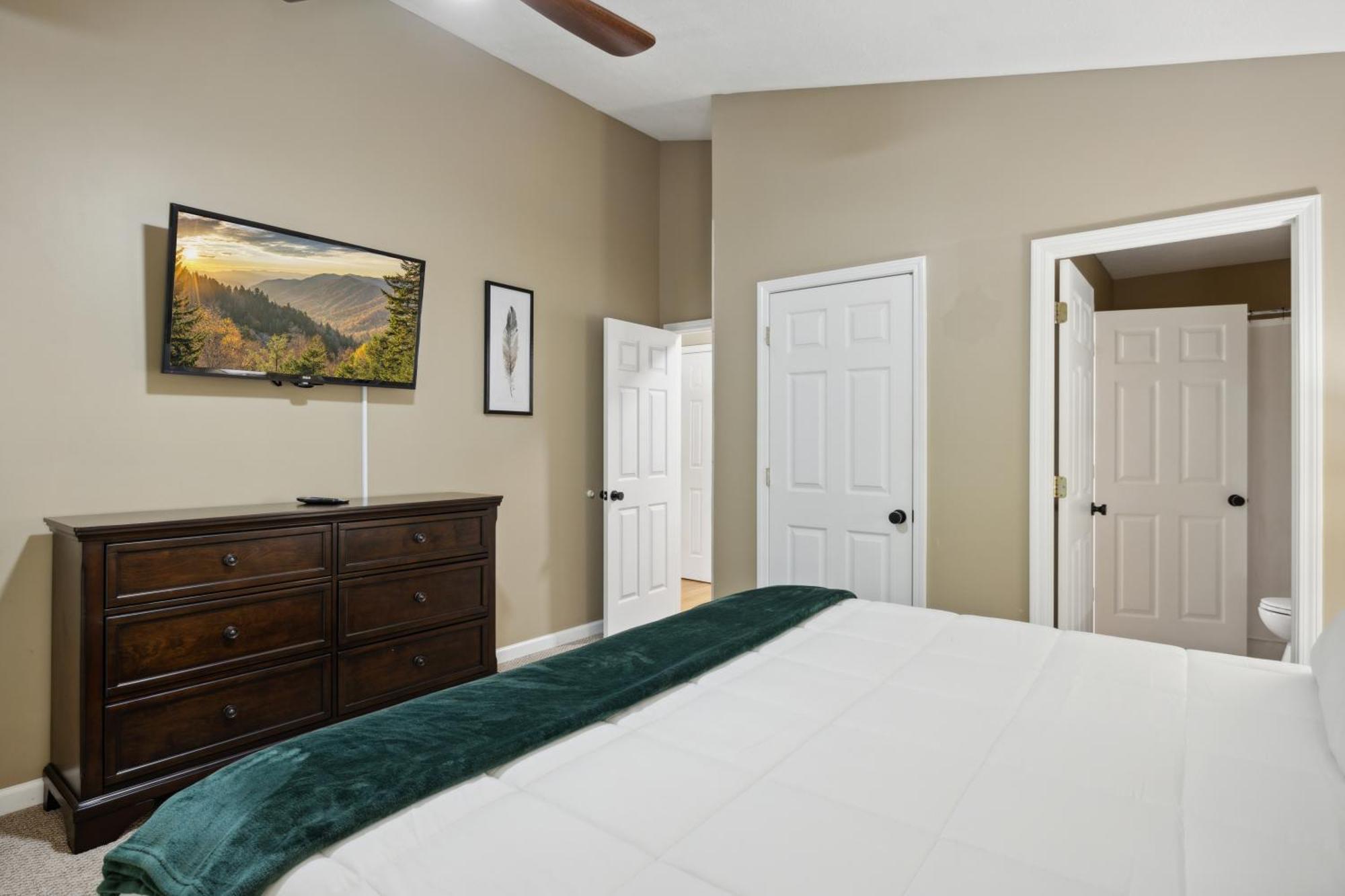 Charming 2 Bed Oasis With River Access Hot Tub And Outdoor Fun Sleeps 6 Comfortably