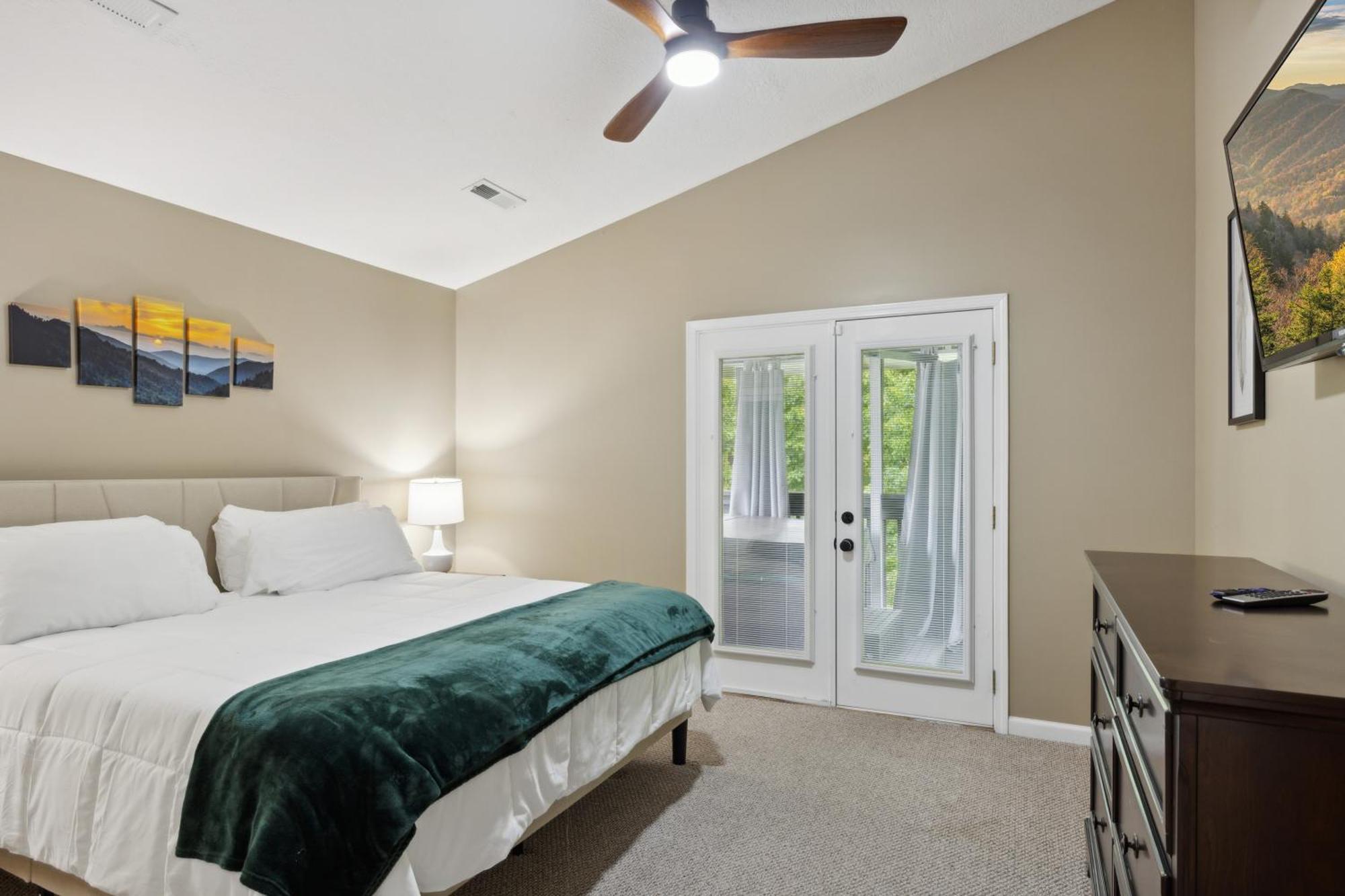 Charming 2 Bed Oasis With River Access Hot Tub And Outdoor Fun Sleeps 6 Comfortably Holiday home Pigeon Forge